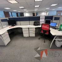 Lote 013 - Estación de trabajo para 9 personas de mampara alta con 9 archiveros verticales de 3 cajones - Imagen 6