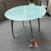Lote 039 - Mesa de trabajo circular con base metálica y cubierta de vidrio - Imagen 5