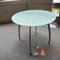 Lote 039 - Mesa de trabajo circular con base metálica y cubierta de vidrio