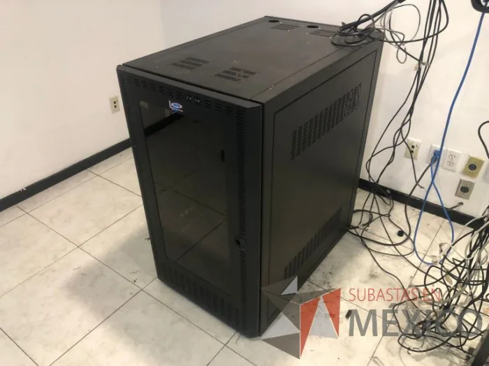 Lote 011 - Gabinete de comunicaciones metálico color negro