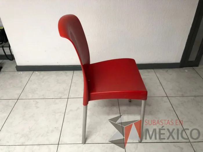 Lote 003 - 4 Sillas de comedor color rojo - Imagen 4