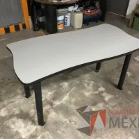 Lote 002 - Mesa plegable con cubierta color gris