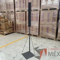 Lote 023 - 2 Porta póster metálicos