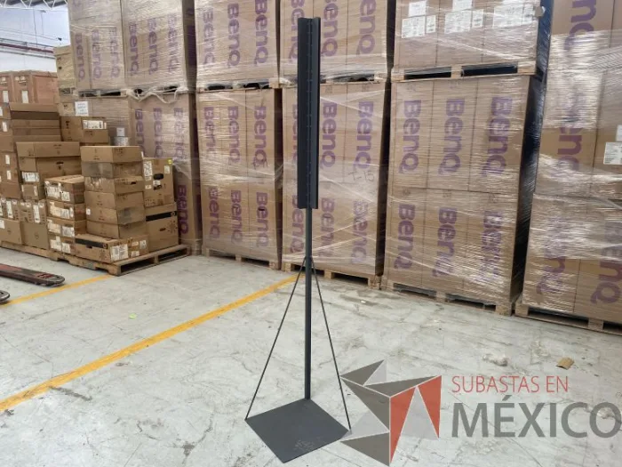 Lote 023 - 2 Porta póster metálicos