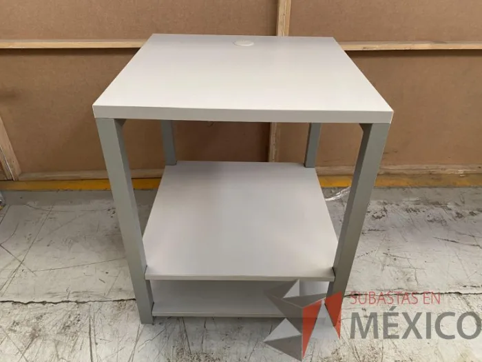 Lote 001 - 7 Mesas de trabajo con 1 entrepaño y orificio para cable - Imagen 4
