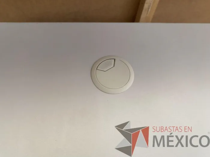 Lote 001 - 7 Mesas de trabajo con 1 entrepaño y orificio para cable - Imagen 2