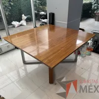 Lote 003 - Mesa cuadrada con estructura metálica con cubierta color madera - Imagen 6
