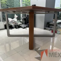 Lote 003 - Mesa cuadrada con estructura metálica con cubierta color madera - Imagen 7