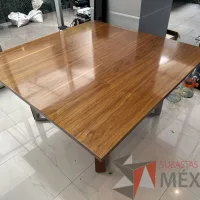 Lote 003 - Mesa cuadrada con estructura metálica con cubierta color madera - Imagen 8