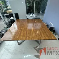 Lote 003 - Mesa cuadrada con estructura metálica con cubierta color madera - Imagen 9