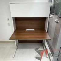Lote 039 - Estación de trabajo para 1 persona con 1 gaveta y orificios para cable