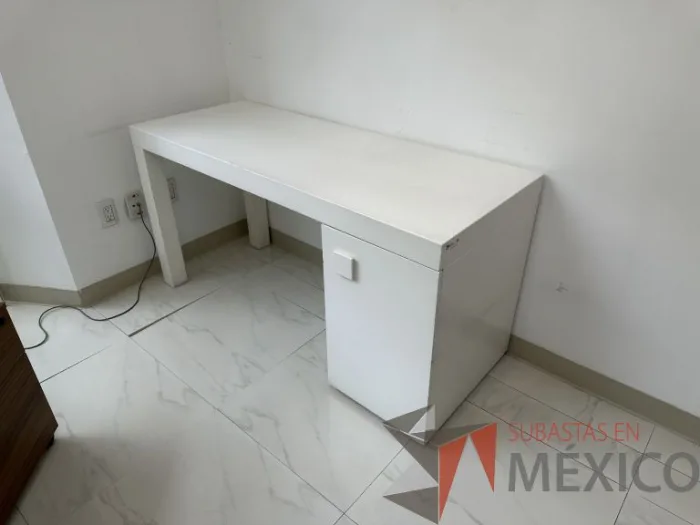 Lote 014 - Escritorio con 1 puerta color blanco - Imagen 3
