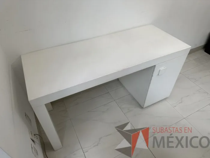 Lote 014 - Escritorio con 1 puerta color blanco - Imagen 4