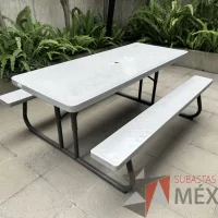 Lote 017 - Mesa rectangular con 2 bancas de plástico para terraza - Imagen 7