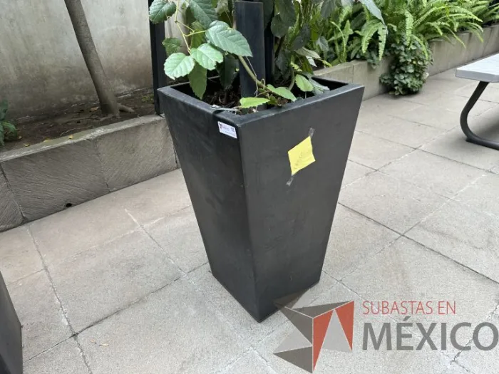 Lote 018 - 3 Macetas color negro - Imagen 3
