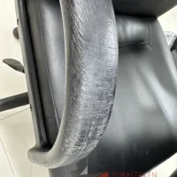 Lote 042 - Silla operativa con ruedas, descansabrazos, asiento y respaldo color negro - Imagen 9