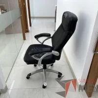 Lote 023 - Silla operativa con ruedas, descansabrazos, asiento y respaldo color negro - Imagen 5