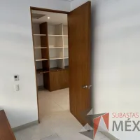 Lote 073 - Puerta de madera con chapa y marco - Imagen 4