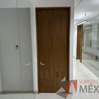Lote 074 - Puerta de madera con chapa y marco