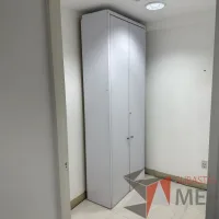 Lote 087 - Gabinete alto con 2 puertas