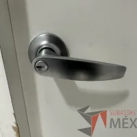 Lote 090 - Puerta de madera con marco - Imagen 5