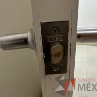 Lote 090 - Puerta de madera con marco - Imagen 6