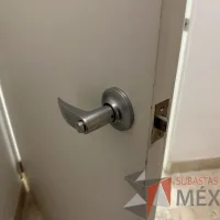 Lote 090 - Puerta de madera con marco - Imagen 7