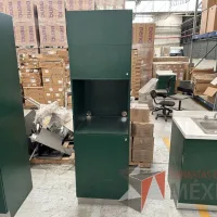 Lote 004 - Gabinete alto y 5 kits ajuste de altura