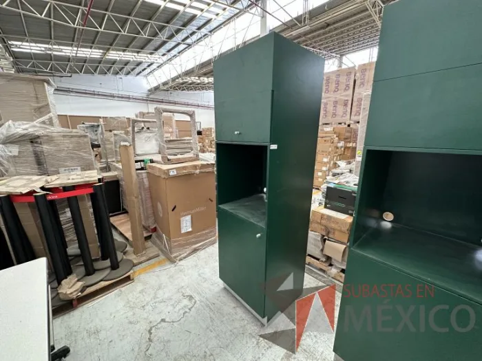 Lote 010 - Gabinete alto con 2 puertas y espacio para microondas - Imagen 3