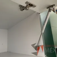 Lote 010 - Gabinete alto con 2 puertas y espacio para microondas - Imagen 7