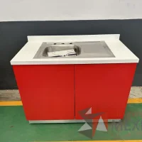 Lote 011 - Mueble con tarja de acero inoxidable con llaves