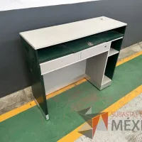 Lote 014 - Mesa de trabajo con 2 cajones, 1 entrepaño y cubierta color blanco - Imagen 3