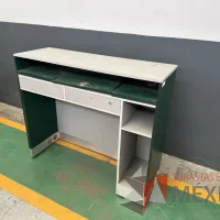 Lote 014 - Mesa de trabajo con 2 cajones, 1 entrepaño y cubierta color blanco - Imagen 7