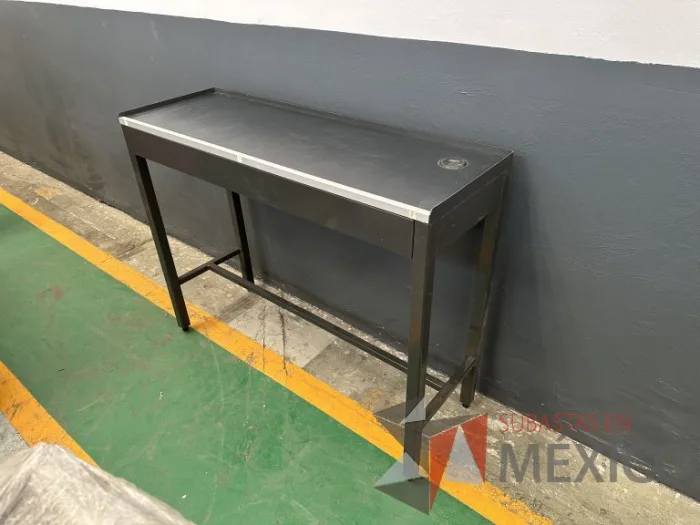 Lote 017 - Mesa de trabajo metálica color negro - Imagen 3