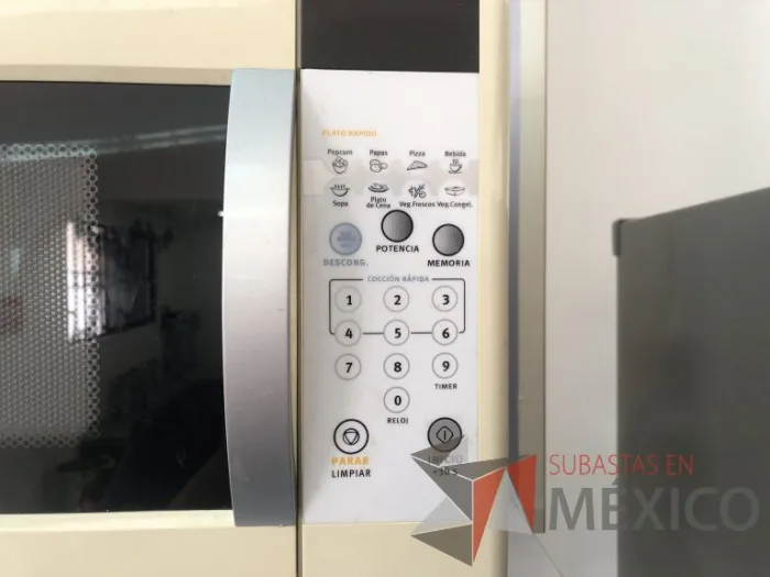 Lote 039 - Horno de microondas, FRIGIDAIRE, Modelo: FMX071D1PWM - Imagen 4