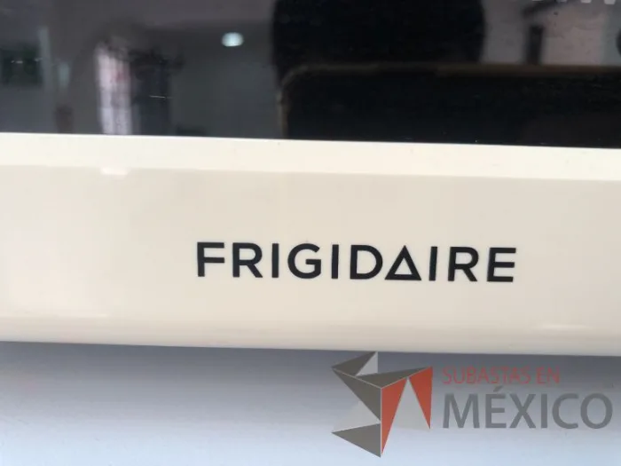 Lote 039 - Horno de microondas, FRIGIDAIRE, Modelo: FMX071D1PWM - Imagen 5