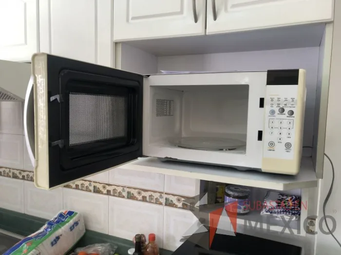Lote 039 - Horno de microondas, FRIGIDAIRE, Modelo: FMX071D1PWM - Imagen 6