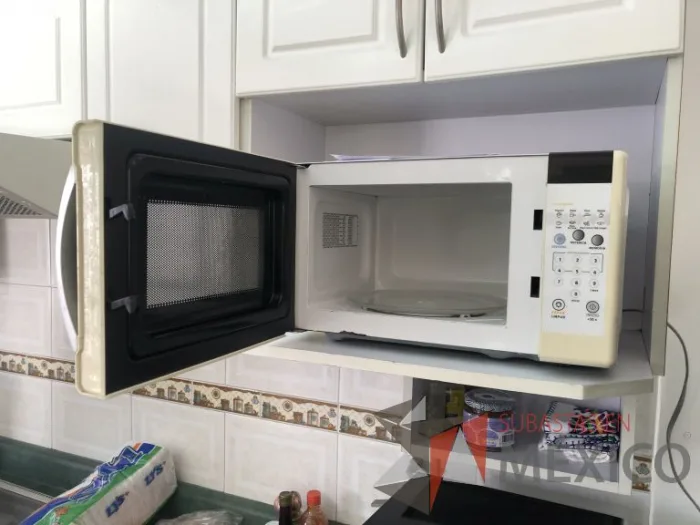 Lote 039 - Horno de microondas, FRIGIDAIRE, Modelo: FMX071D1PWM - Imagen 7