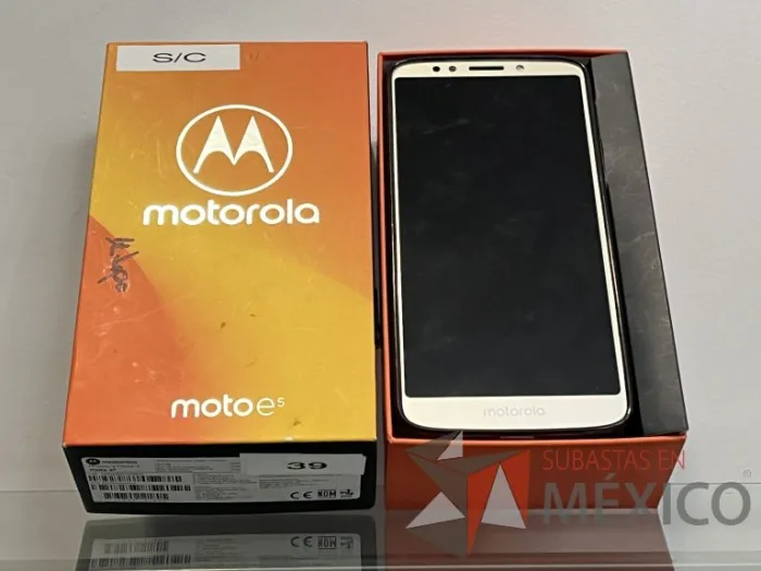Lote 080 - 5 Teléfonos celulares diversas marcas y modelos