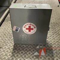 Lote 014 - 2 cajas para botiquin y 27 cajas metálicas color gris - Imagen 4