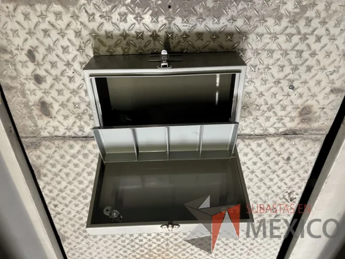 Lote 014 - 2 cajas para botiquin y 27 cajas metálicas color gris - Imagen 8