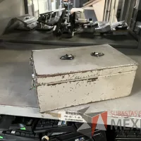 Lote 014 - 2 cajas para botiquin y 27 cajas metálicas color gris - Imagen 13