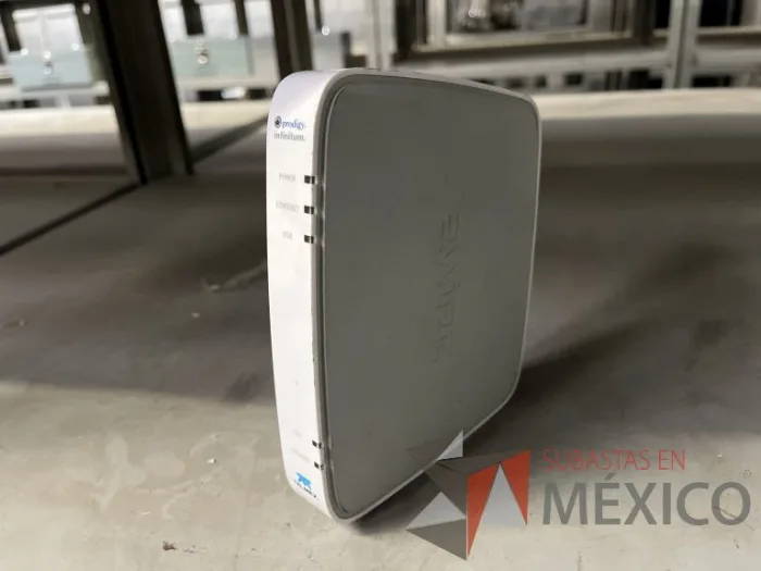 Lote 035 - 10 Modem, 63 Switch, Procesador de audio, 2 Chasis de comunicaciones y Gabinete metálico - Imagen 23