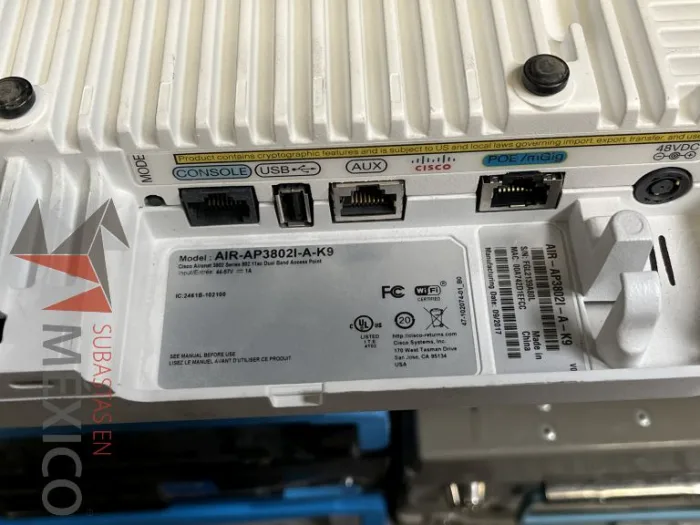 Lote 035 - 10 Modem, 63 Switch, Procesador de audio, 2 Chasis de comunicaciones y Gabinete metálico - Imagen 5