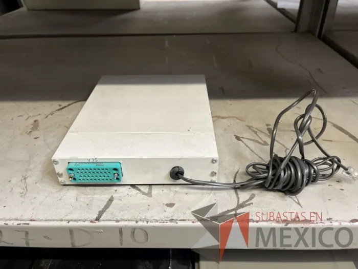 Lote 035 - 10 Modem, 63 Switch, Procesador de audio, 2 Chasis de comunicaciones y Gabinete metálico - Imagen 14