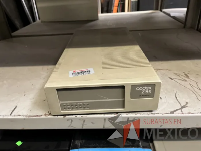 Lote 035 - 10 Modem, 63 Switch, Procesador de audio, 2 Chasis de comunicaciones y Gabinete metálico - Imagen 16