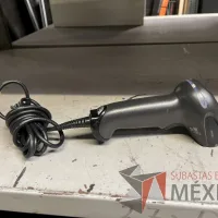 Lote 040 - 2 Scaner de código de barras, 1 Caja metálica, 6 Poste unifila plástico, 4 Cesto de basura metálicos y 5 tapetes - Imagen 6
