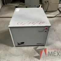 Lote 020 - 4 Reguladores de voltaje, 5 UPS y 1 Banco de baterias - Imagen 2