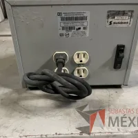 Lote 020 - 4 Reguladores de voltaje, 5 UPS y 1 Banco de baterias - Imagen 4