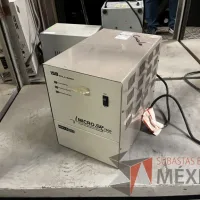 Lote 020 - 4 Reguladores de voltaje, 5 UPS y 1 Banco de baterias - Imagen 7